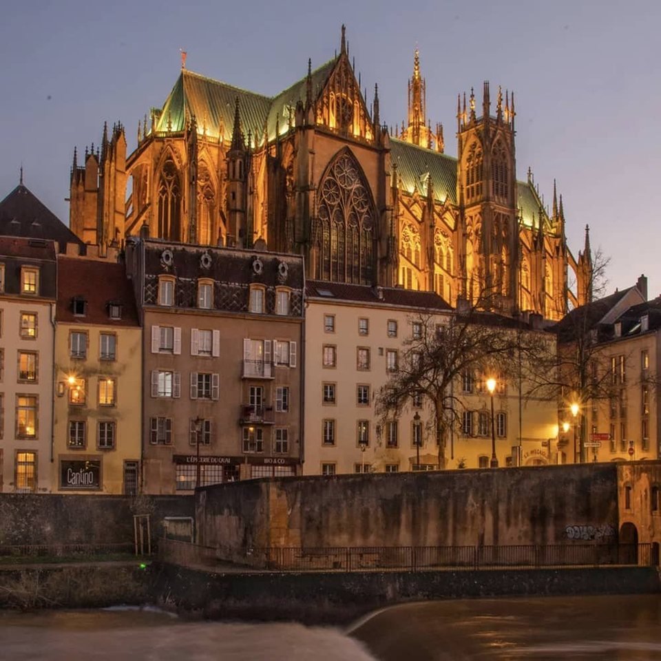 Cathédrale Saint-Étienne de Metz, à 20 minutes de la Villa Sainte-Rose